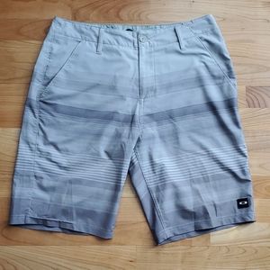 Oakley Shorts (32)